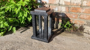 Лампада из гранита с прозрачными стеклами